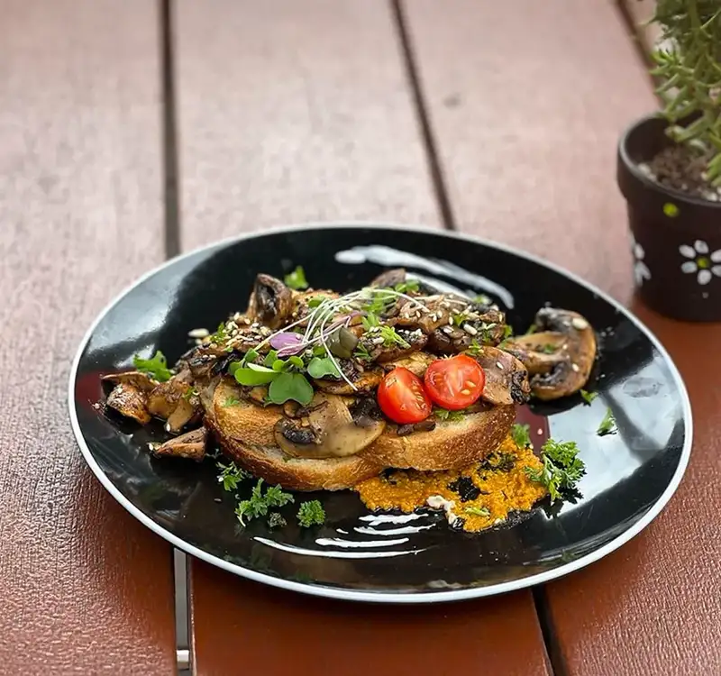 La Vita Restaurant Bar & Cafe